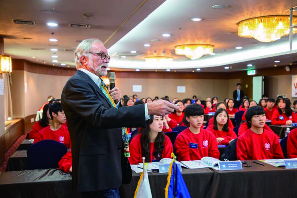 On Saturday, 11 January, EU Ambassador to Korea Michael Reiterer visited the Youth Ambassador Winter Camp and met with young students who dream of pursuing an international career. After his presentation introducing the EU-Korea relations, he answered individual questions and was deeply impressed by the knowledge they showed in addressing questions.
