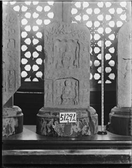 창경궁 명정전 내부에 전시된 중국 불비상을 찍은 유리건판 사진