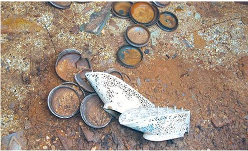 고창 봉덕리 1호분 금동신발 출토 모습