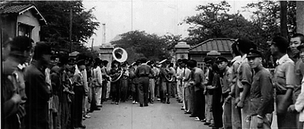 졸업식 모습(강신항 졔공)