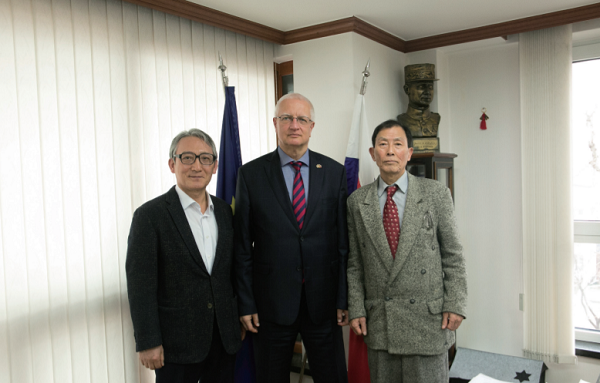 From left, Publisher Shin Hyun-doo, H.E. Jan Kuderjavy and Executive Vice Chairman, Choe Nam-suk