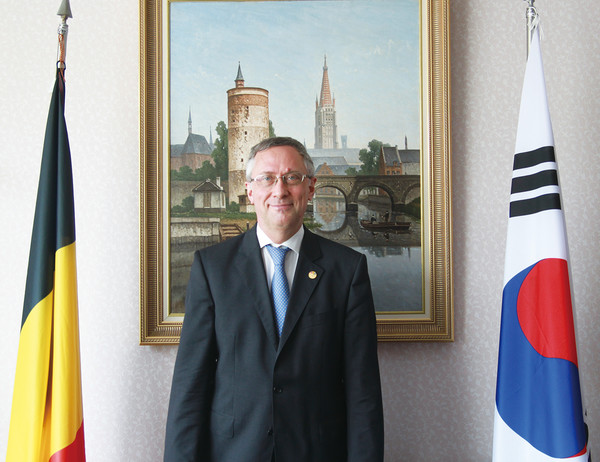 H.E. Peter Lescouhier Ambassador of Belgium