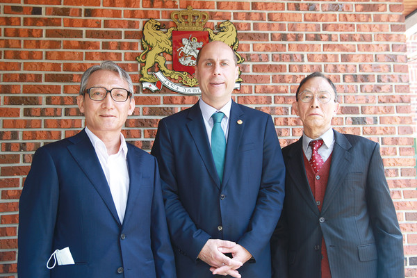 From Left, Shin Hyun-doo, publisher, H.E. Otar Berdzenishvili, and Executive Vice Chairman Cheo Nam-Suk