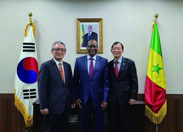 From left, Publisher Shin Hyun-doo, H.E. Abdou Salam Diallo and Executive Vice Chairman, Choe Nam-suk
