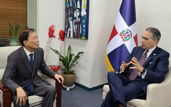 Chairman, Choe Nam-suk interviews H.E. Federico Alberto Cuello Camilo, Ph. D.
