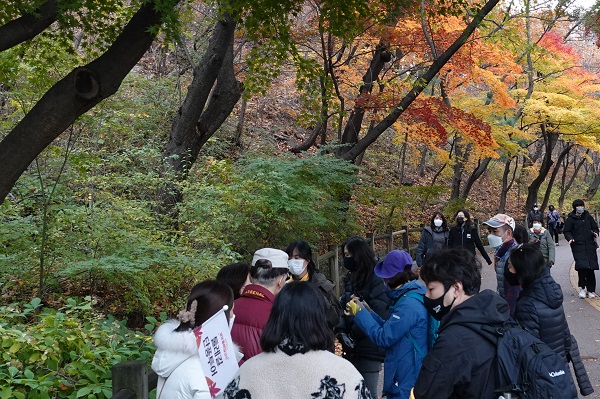 남산둘레길 단풍투어/서울시=포스터