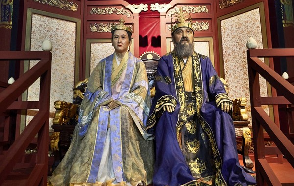King Suro and Queen Suro. (Photo=Gimhae Gaya Theme Park)
