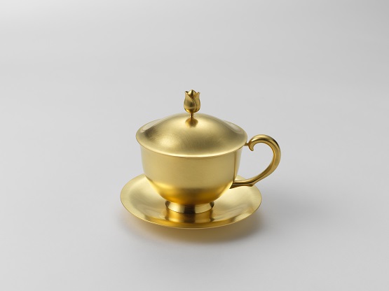 황금잔, 1995, 금(22K), 11.8×10.8×10.8cm/서울공예박물관=사진