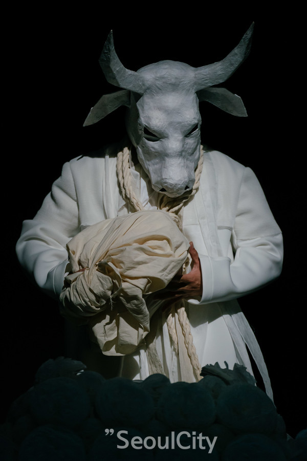 “제42회 올해의 최우수예술가 시상식” 무용부문에서 하나경 수석이 올해의 주목할 예술가 선정 되었다[사진=서울시티]