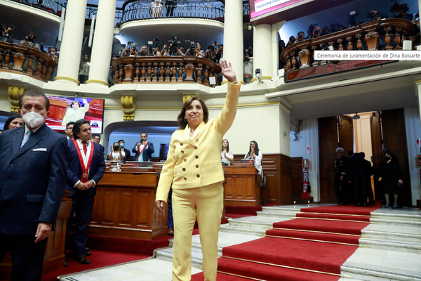 디나 볼루아르테 세가라 페루공화국 대통령 취임 