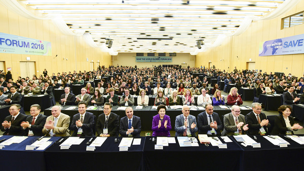 At the Save the World International Forum 2018 held by the WeLoveU, about 500 people from all walks of life, such as personnel from international organizations, political and business circles, academia, law, and medical circles, and university professors, global NGOs, and university students from around 30 countries, attended and discussed emergency relief and global partnership.