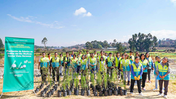 9월 3일 페루 후닌주 우앙카요의 슐카스강 일대에 나무 100그루를 심은 ASEZ WAO 회원들. 이번 활동은 시민들에게 나무 심기의 중요성과 환경보호의식을 고취한 뜻깊은 행사였다. (사진제공=하나님의교회)