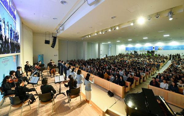 하나님의 교회가 개최한 '이웃과 함께하는 힐링세미나'. '원주 하나님의 교회'에서 각계각층 약 900명이 참석했다. (사진제공=하나님의교회)