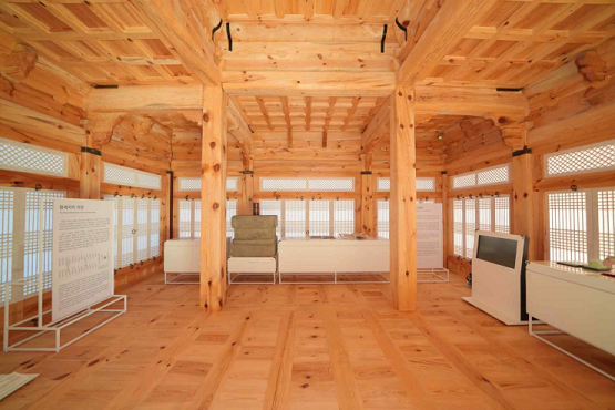 계조당 전시실 내부 전경/문화재청=사진