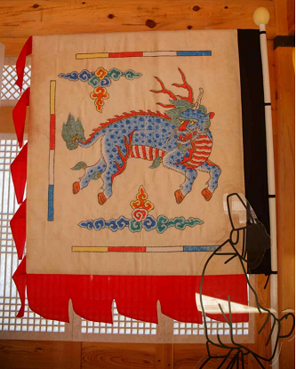 계조당 전시물_왕세자 의장물인 기린기 복제품/문화재청=사진