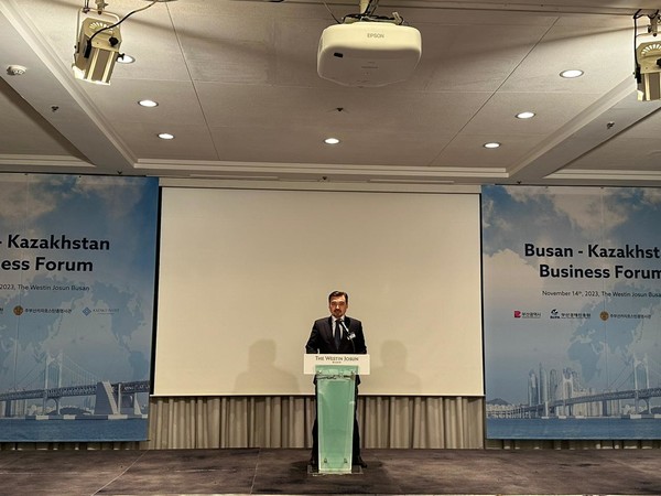 누르갈리 아르스타노프 주한 카자흐스탄 대사가 연설을 하고 있다(사진=주한 카자흐스탄 대사관)