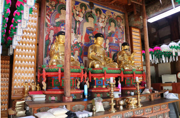 내부에 마련된 불단/문화재청=사진