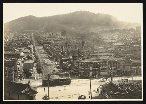 종로 3가에서 바라본 남산 일대 시가지 전경(일제강점기), 무라카미 텐코 컬렉션/서울시=사진