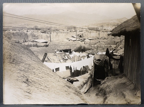 광희문 밖 '빈민굴(일제강점기), 무라카미 텐코 컬렉션/서울시=사진