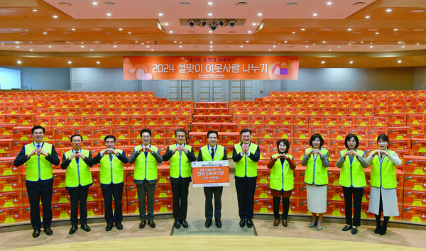 올해 설을 앞두고 하나님의 교회가 전국 230곳 취약계층에 2억5000만 원 상당의 식료품·생필품 5000세트를 기탁하며 온정을 나눴다. (사진제공=하나님의교회)