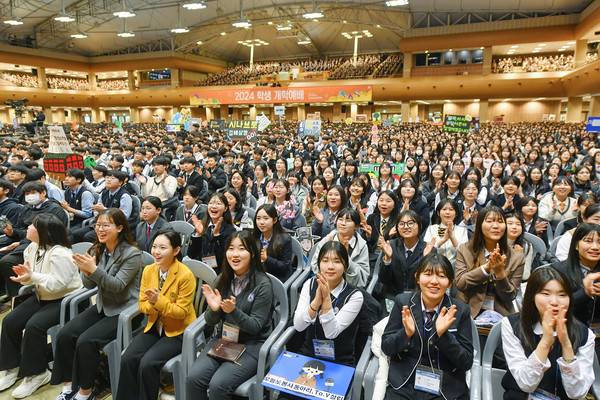 지난달 25일, 하나님의 교회가 '학생 개학예배'를 개최했다. 행사장은 청소년들의 밝고 명랑한 분위기로 활기찼다. (사진제공=하나님의교회)