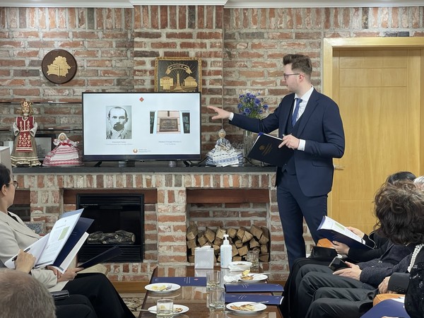 Eugene REDKO, Consul of Belarus in Korea, explains the history and culture of Belarus. (Photo=Embassy of the Republic of Belarus)