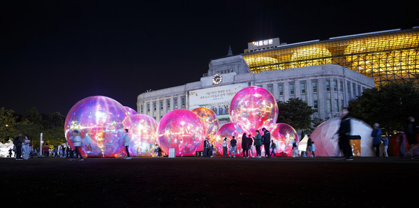 2023 서울거리예술축제 - 아틀리에 시수 '순간' 야간 전경 (사진제공=서울문화재단)