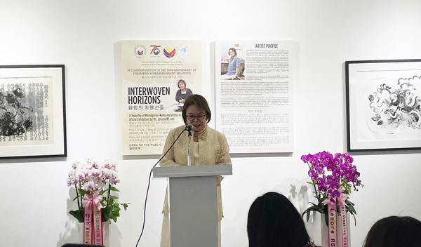 인사말을 하고 있는 아티스트 레노어 R.S. 림 작가 (사진=주한필리핀대사관)