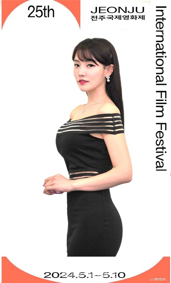 배우 겸 아티스트 문송희, 전주국제영화제 레드카펫 참여 빛내다 / 사진촬영 - 김인식 작가