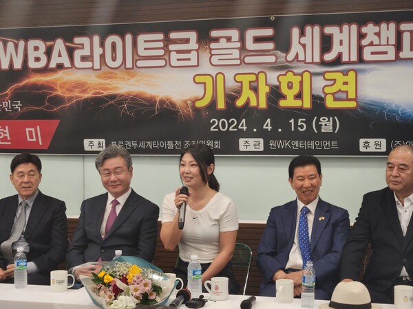 4월 15일 오후 2시 대치동 상제리제 센터에서 열린 세계최초 3체급 석권 도전한 무패 신화 최현미 선수가 기자회견에서  '5~6라운드에서 승부를 보겠다.' 고 말하고 있다.[사진=엔디엔뉴스]