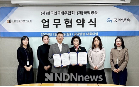 ▲(왼쪽부터) 국악방송 미디어사업부장 직무대행 이은희, ㈔한국연극배우협회 사무총장 신바람㈔한국연극배우협회 이사장 임대일, 국악방송 사장 백현주, 국악방송 라디오제작부장 김은하,국악방송 TV제작부장 이혜승 [사진=한국연극배우협회]