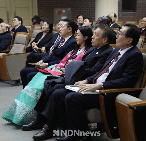 사진 / 국제다문화협회 시무식에 참석하고 있는 배우 엄수빈