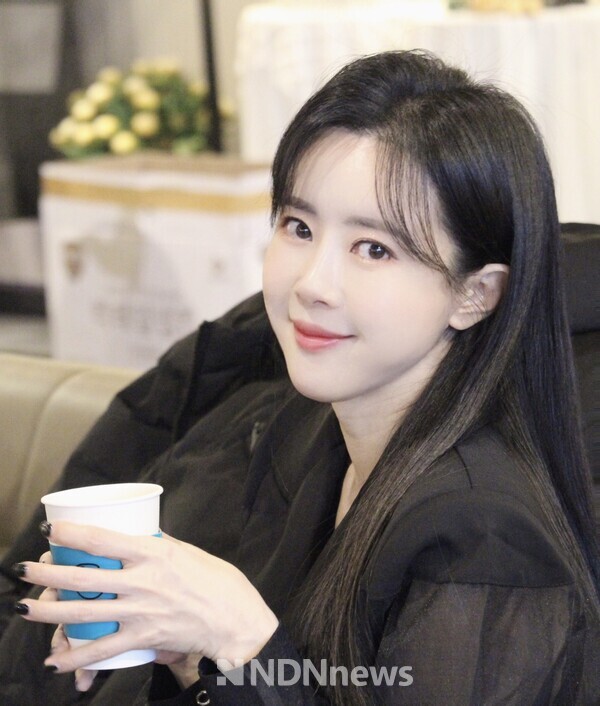 사진 / 잠시 쉬는 시간에도 아우라가... 배우 엄수빈