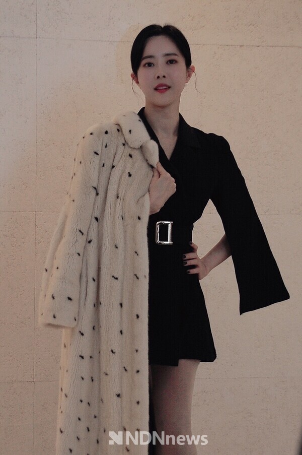 사진 / 제주도가 결항이 될정도로 공항마비가 왔는데 배우 엄수빈은 모피를  "벨무아르 모피 협찬"을 받아 살았다고 한다