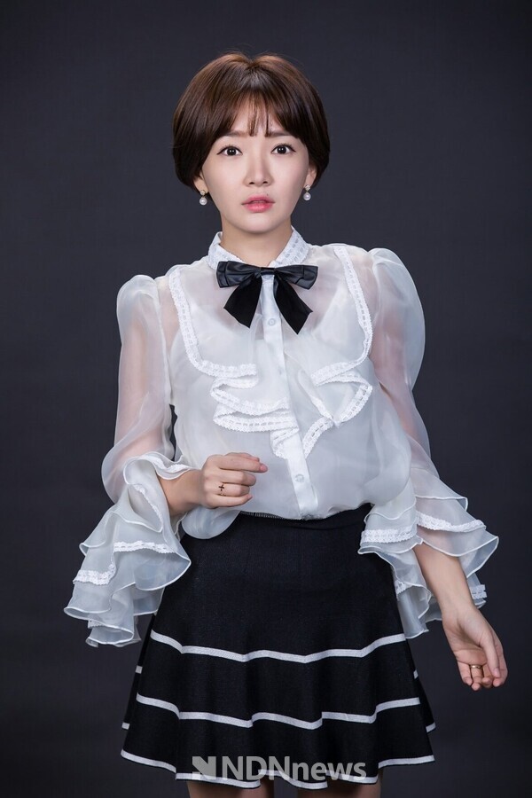 배우 겸 화가 윤송아, 2023 서울아트쇼 참여 화보 공개 / 사진제공-송아화실