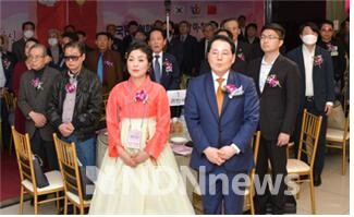 김미정 총회장과 문기주 대회장 취임식 진행하고 기념사진촬영 / 사진제공 = 중국동포연합중앙회