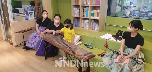 교육을 받고 있는 학생들 / 사진제공 = 광진문화원 문화사업팀