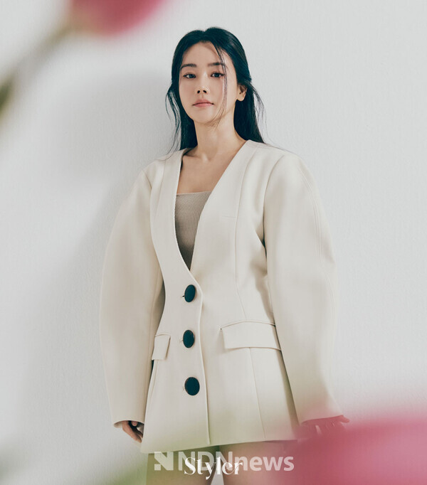 스타일러 주부생활 3월호 배우 황우슬혜 커버 사진 / 사진제공 = 스타일러