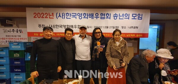 임재국 감독, 김동현 부이사장, 이진영 이사장, 한명구 감독 이수진 대표 기념사진촬영 / 사진제공 영화배우협회