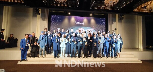 수상자 및 임원진 단체 기념사진촬영 / 사진촬영 김인식 기자