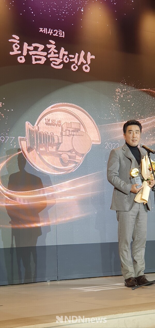 수상소감하고 있는 배우 류승룡 / 사진촬영 김인식 기자