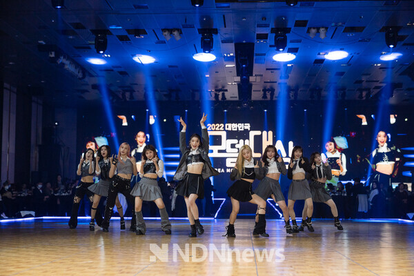 걸그룹 케플러 대한한국모델대상 시상식에서 신인상 수상. 축하공연 / 사진제공 아시아모델협회