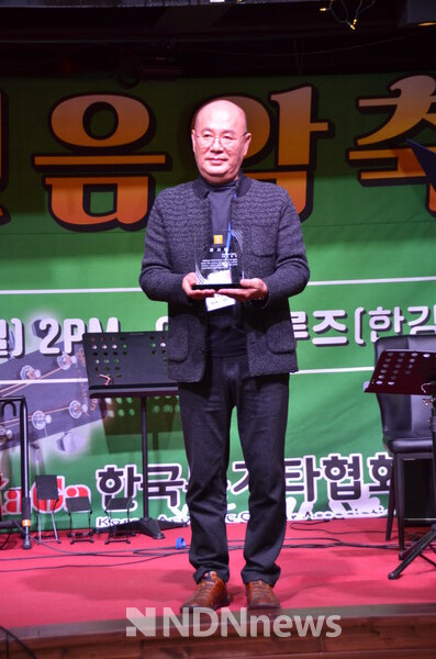 한국통기타협회 임병민 회장 감사 인사말, 전하고 있다 / 사진촬영 김인식 작가