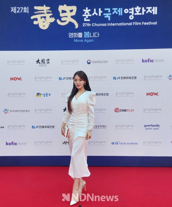 사진 / 제27회 춘사국제영화제 레드카펫을 빛낸 가수 겸 배우 문송희