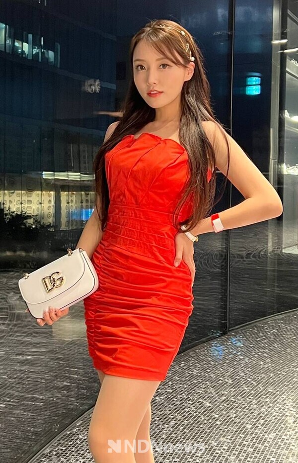 사진 / 가수 문송희 제27회 춘사영화제 레드카펫 드레스 화보 공개.