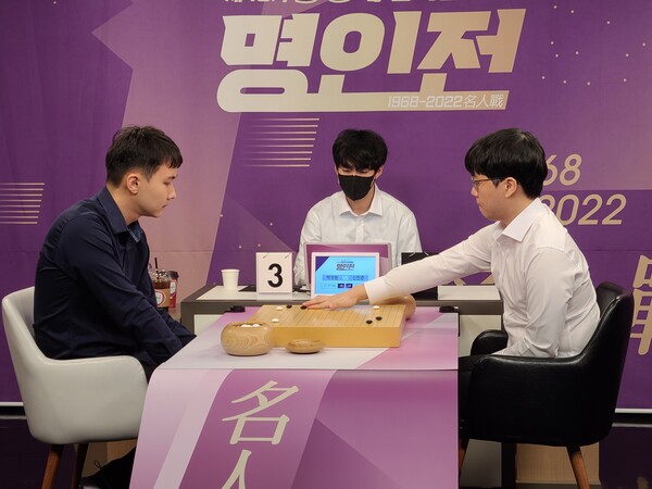 제45기 SG배 한국일보 명인전 패자조 결승에서 신민준 9단이 박정환 9단에게 승리하며 양신의 맞대결이 성사됐다. (사진=한국기원 제공)