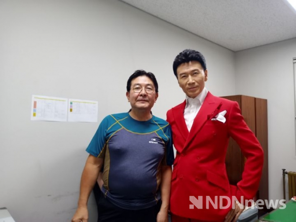 기자와 가수 강진