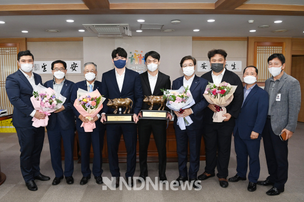 수원시로 연고지를 이전한 수원KT소닉붐의 홈경기장 간판이 수원KT소닉붐아레나로 변경된 모습 [사진=수원시]