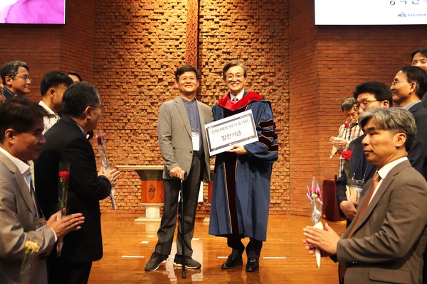 발전기금 전달식 (사진제공=장로회신학대학교)