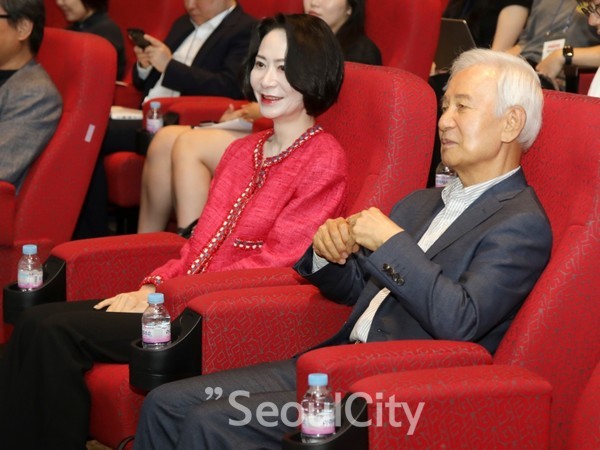 사진 / 롯데장학재단 장혜선 이사장 "문학상" 개최